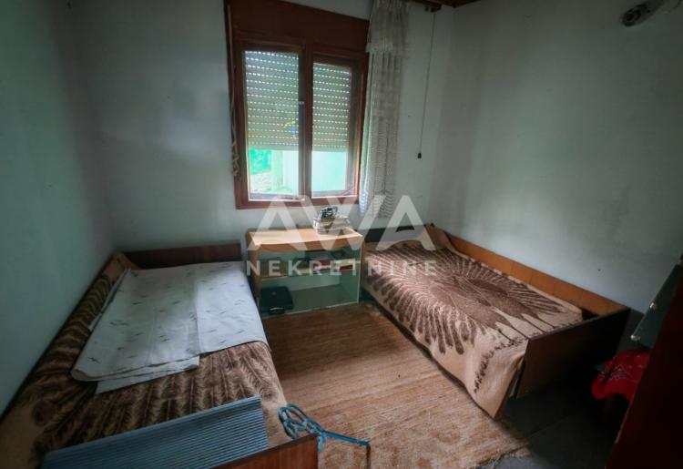 Apatin. Vikendica 43m2, na vodi