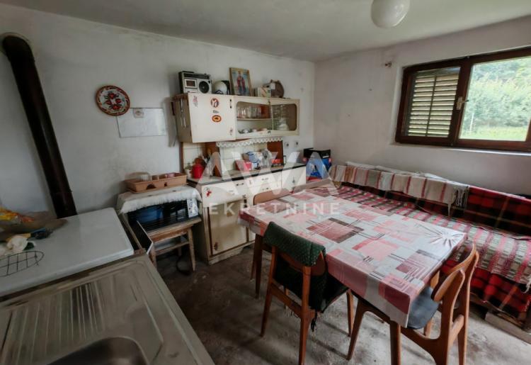 Apatin. Vikendica 43m2, na vodi
