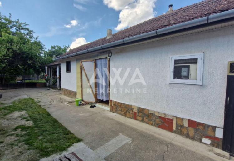 Na prodaju prizemna kuća na selu u Doroslovu
