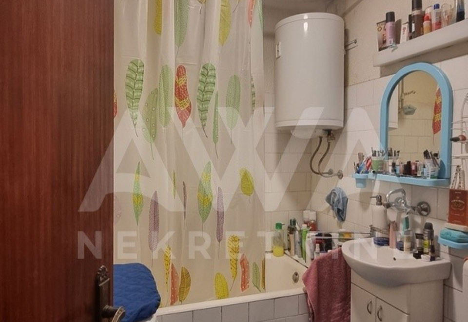 Dvoiposoban 64m2, peti sprat