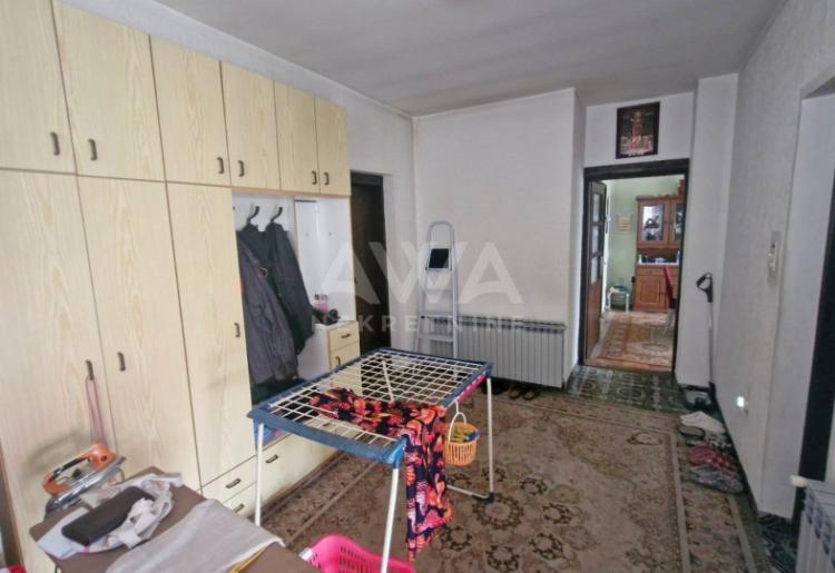 Apatin, Kuća spratnica 236 m2, plac 443 m2