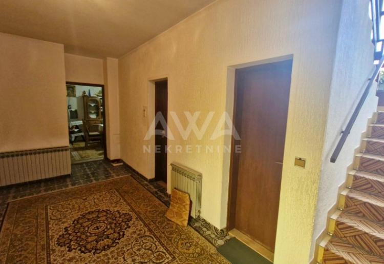 Apatin, Kuća spratnica 236 m2, plac 443 m2