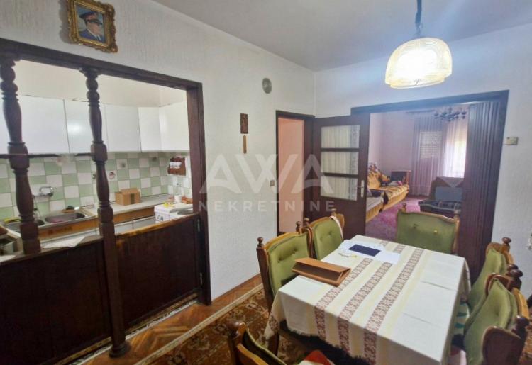 Apatin, Kuća spratnica 236 m2, plac 443 m2