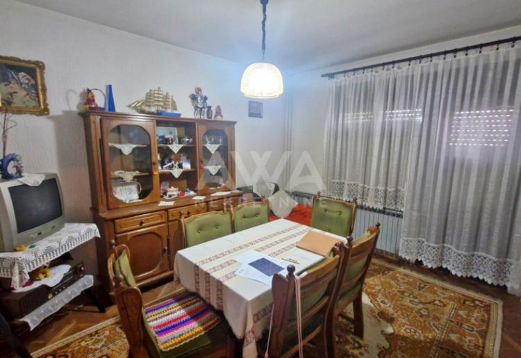 Apatin, Kuća spratnica 236 m2, plac 443 m2
