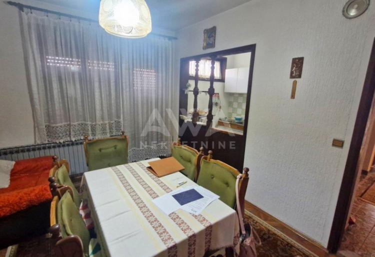 Apatin, Kuća spratnica 236 m2, plac 443 m2