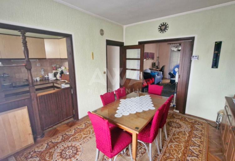 Apatin, Kuća spratnica 236 m2, plac 443 m2