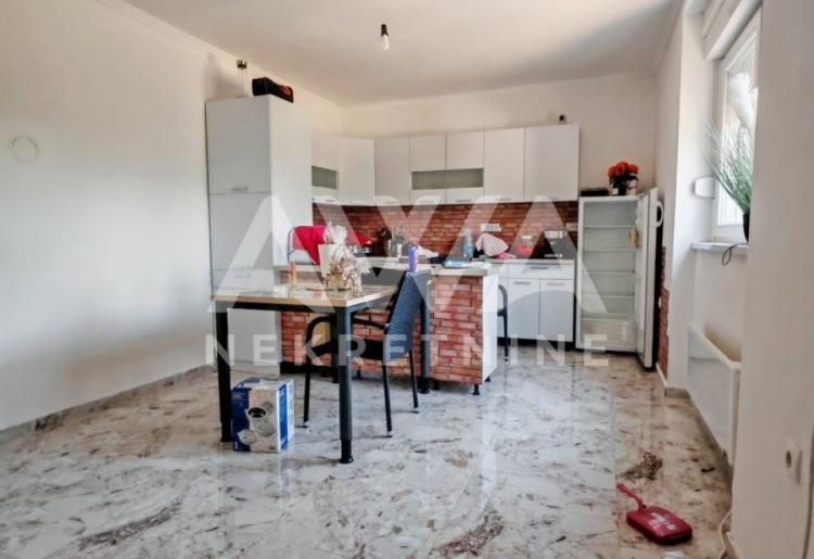 Kolut. Prizemna trosobna 124m2, plac 7ar