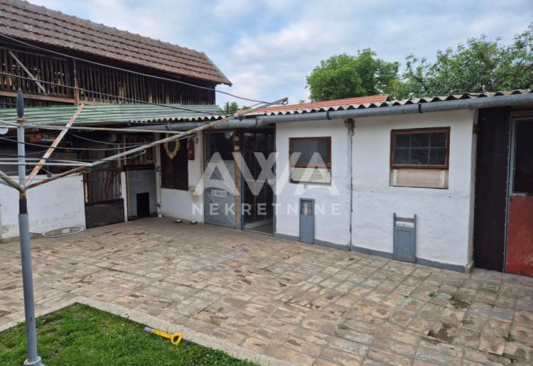 Porodična kuća 113m² + pomoćni stan 60m², plac 9 ari 