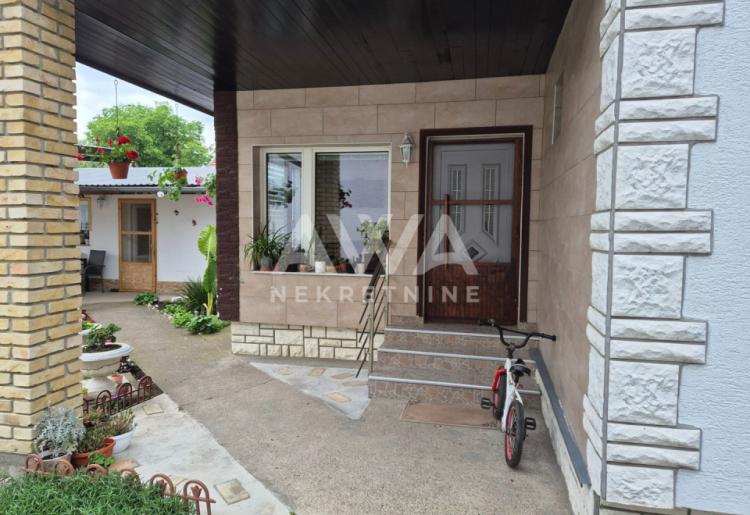 Porodična kuća 113m² + pomoćni stan 60m², plac 9 ari 
