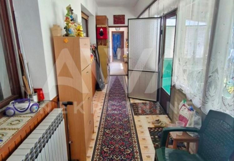 Kuća sa tri stana, 247 m2, Plac 1341 m2