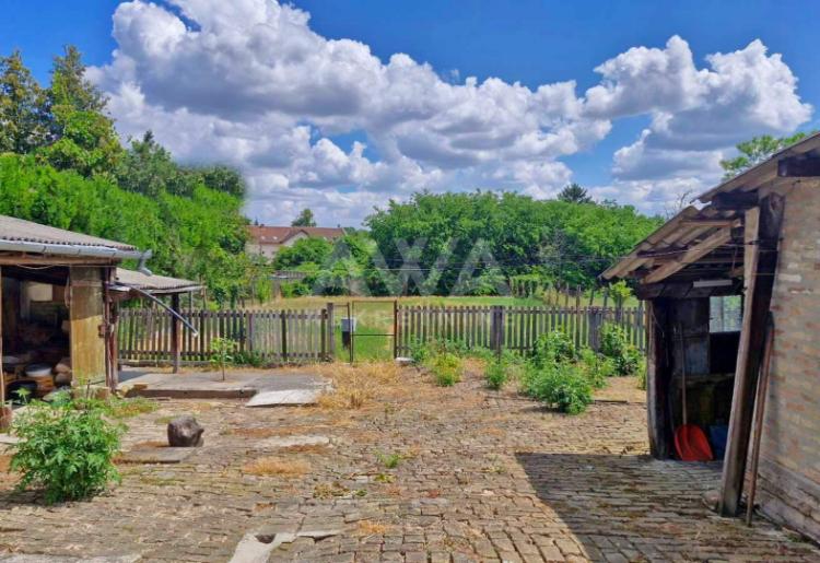 Kuća sa tri stana, 247 m2, Plac 1341 m2