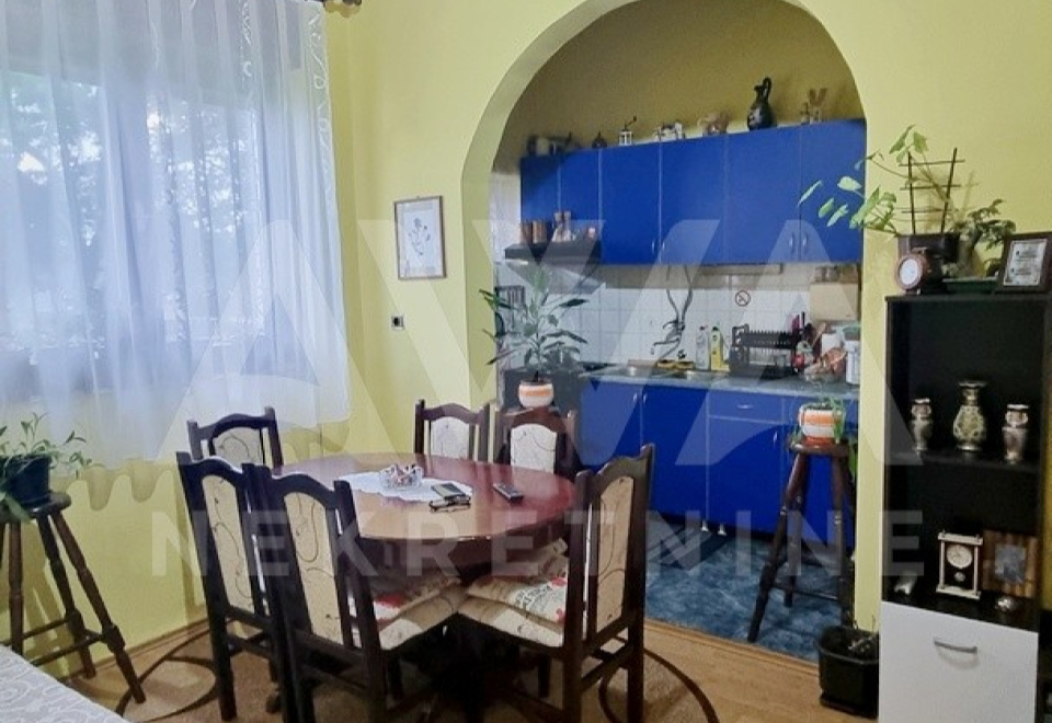 Gakovo, Kuća 172 m2 sa poslovnim prostorom na placu od 10ar