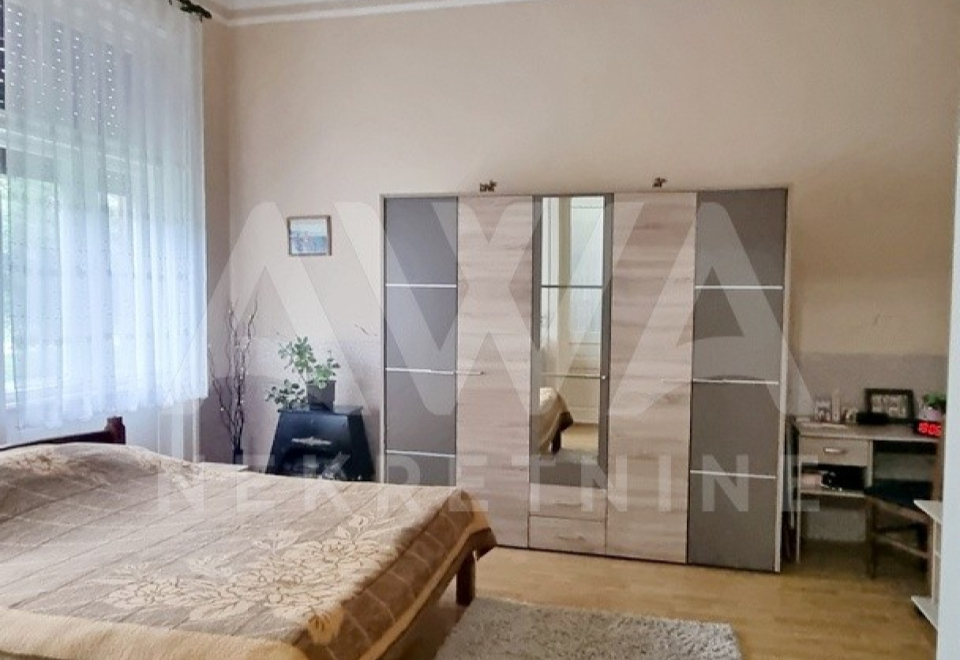 Gakovo, Kuća 172 m2 sa poslovnim prostorom na placu od 10ar