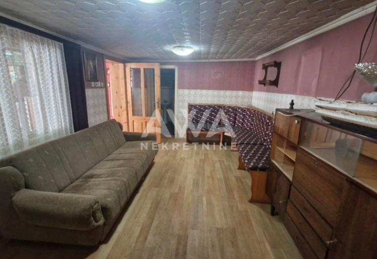 Ruski Krstur. Prizemna 242m2, plac 9.5 ar