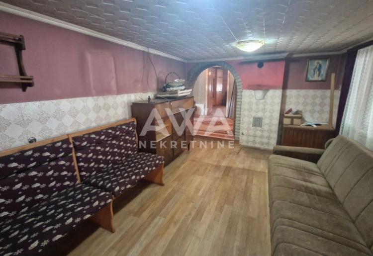 Ruski Krstur. Prizemna 242m2, plac 9.5 ar