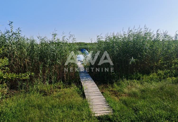 Bezdan. Kendjija. Nova spratna nameštena vikendica 110.5m2