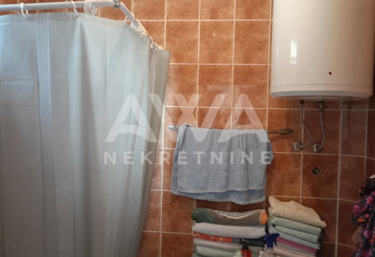 Apatin. Prizemna kuća 195m2, plac 43ar