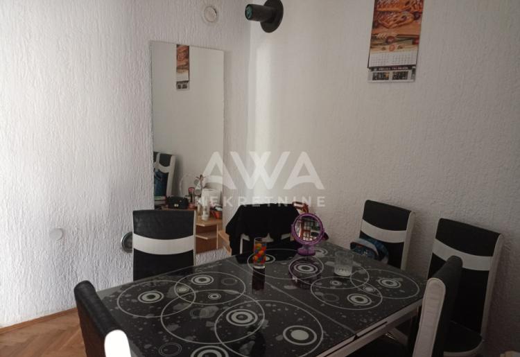 Apatin. Prizemna kuća 195m2, plac 43ar