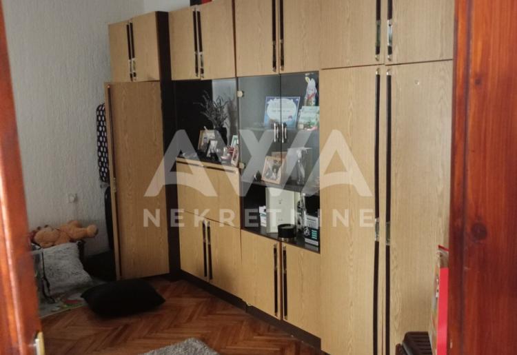 Apatin. Prizemna kuća 195m2, plac 43ar