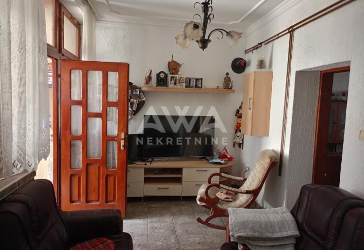 Apatin. Prizemna kuća 195m2, plac 43ar