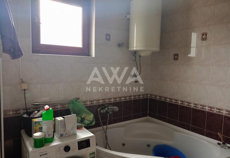 Apatin. Prizemna kuća 195m2, plac 43ar