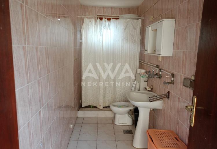 Apatin. Prizemna kuća 195m2, plac 43ar