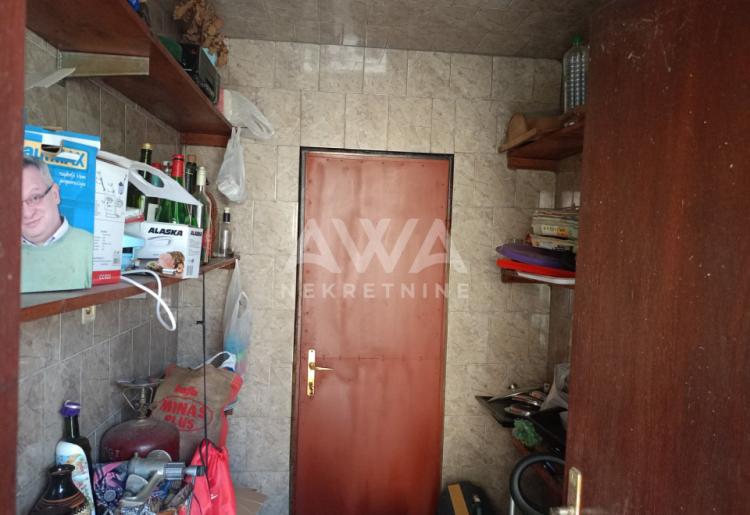 Apatin. Prizemna kuća 195m2, plac 43ar