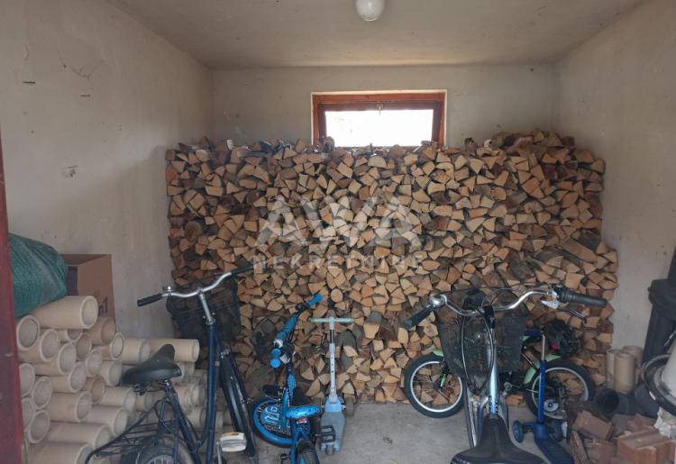 Apatin. Prizemna kuća 195m2, plac 43ar