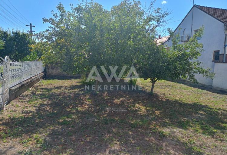 Apatin, Kuća spratnica 87 m2, plac 442 m2