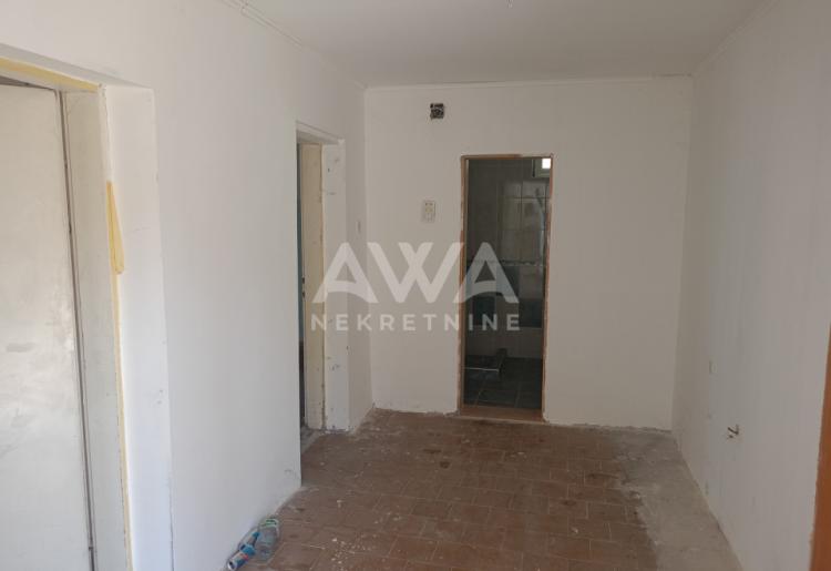 Apatin. Dve kuće, starija 81m2 i novija spratna 93m2 plac 438 m2