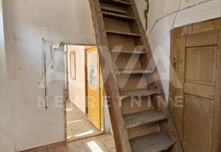 Bezdan, Kuća 172m2 sa pomoćnim objektima