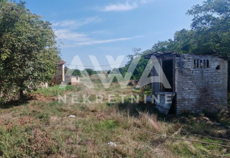 Bački Breg. Kuća, za rušenje 237m2, plac 42ar