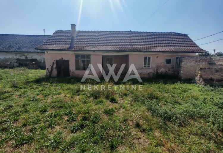 Bački Breg. Kuća u centru, 184m2, plac 12ar