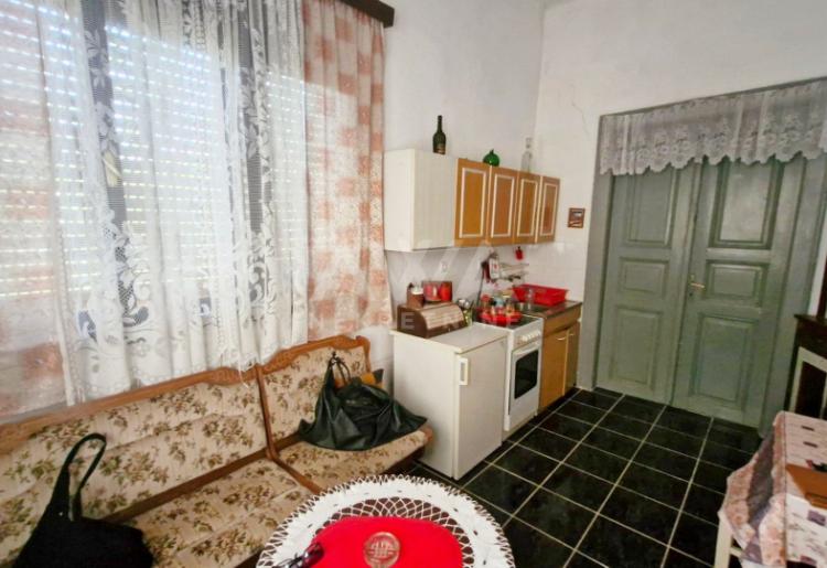 Kuća u Centru Kljajićeva, 108m2, i plac od 1115m2
