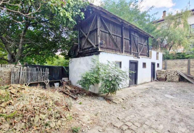 Kuća u Centru Kljajićeva, 108m2, i plac od 1115m2